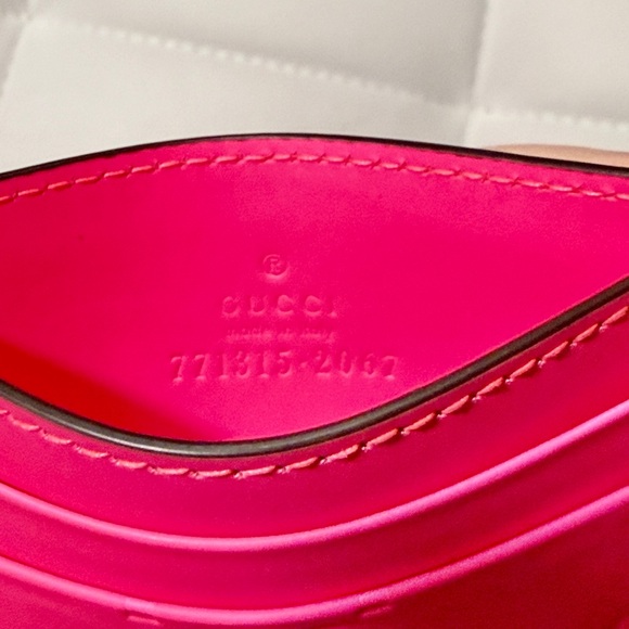 RARE Gucci Pink Card Holder GG Rubber Effect Case Neon Limited Edition - Picture 4 of 5